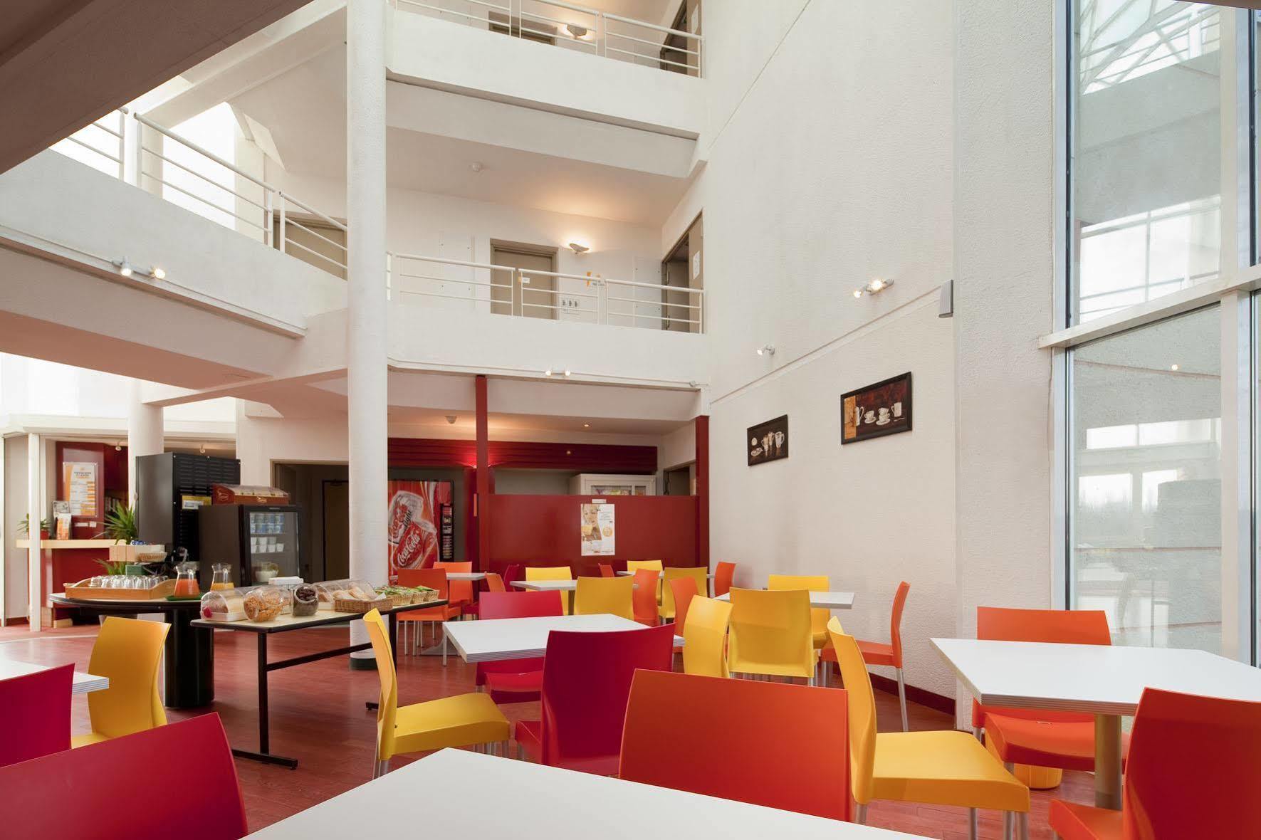 Hotel Hotelf1 Maurepas 4*